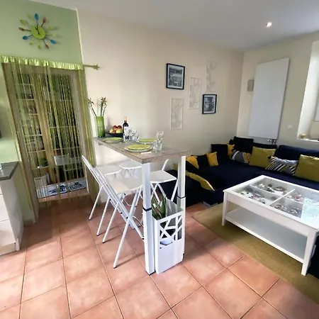 Maison Chaleureuse Avec Grand Jardin, 5 Minutes A Pied De La Plage Des Sables Blancs *