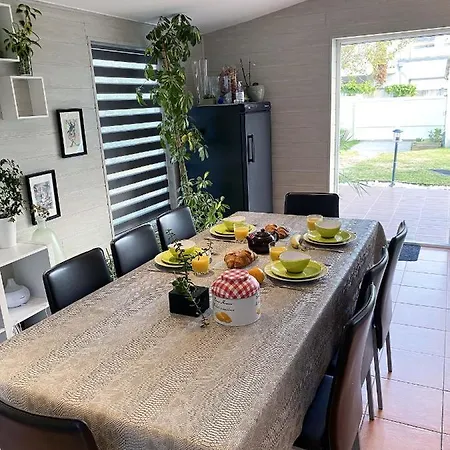 Maison Chaleureuse Avec Grand Jardin, 5 Minutes A Pied De La Plage Des Sables Blancs * Concarneau