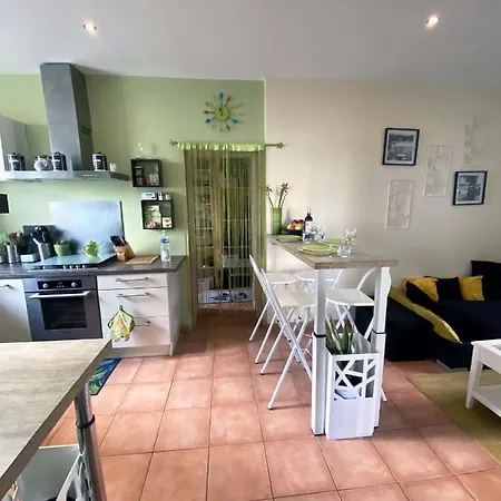Maison Chaleureuse Avec Grand Jardin, 5 Minutes A Pied De La Plage Des Sables Blancs * Concarneau