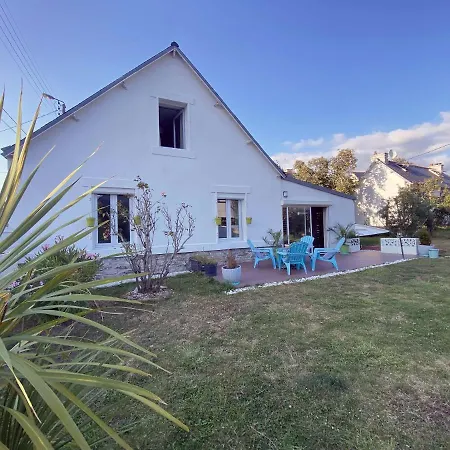 Maison Chaleureuse Avec Grand Jardin, 5 Minutes A Pied De La Plage Des Sables Blancs Holiday home Concarneau